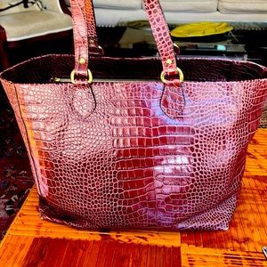 Etro leather tote in good condition. Super practical for work or everyday use.